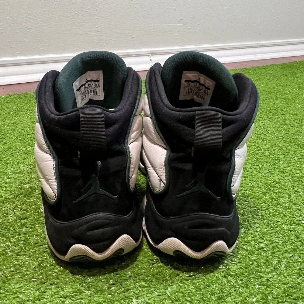 jordan pro strong‎ green size 7.5 Men 9 womens EUC jordan sneaker